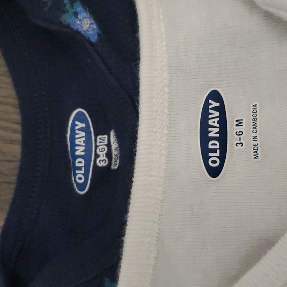 💚 Old Navy | Baby Onesies | 3-6 Months - Picture 3 of 4